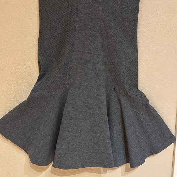 Diane von Furstenberg Grey Knit, Sleeveless, Fit and Flare Dress Size:0 - Picture 3 of 6
